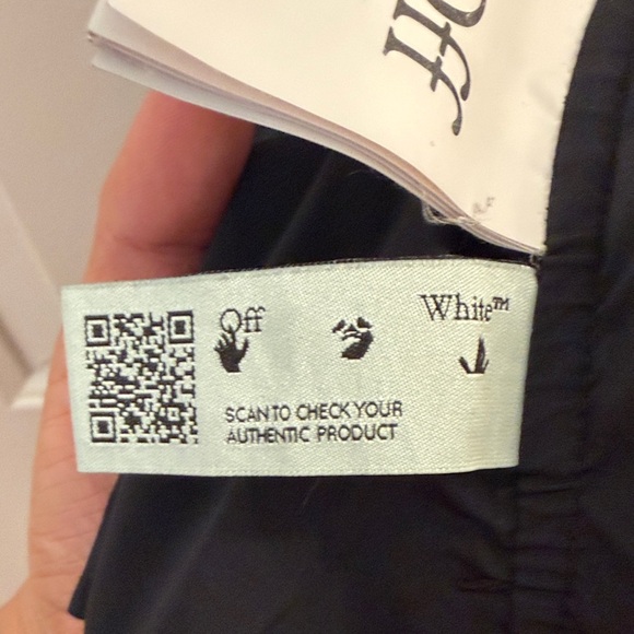 Off-White Women's Navy Off-White Shorts - Picture 7 of 13